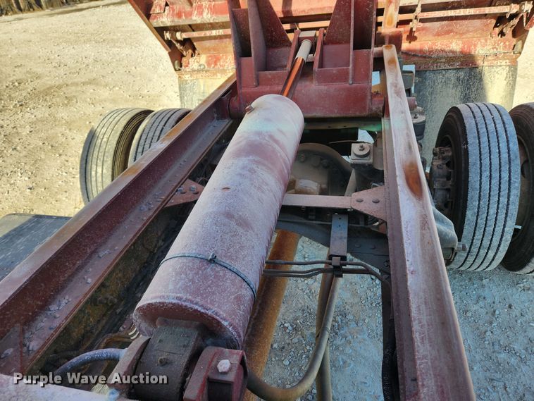 image for item DQ5376 2004 GMC C5500  dump truck