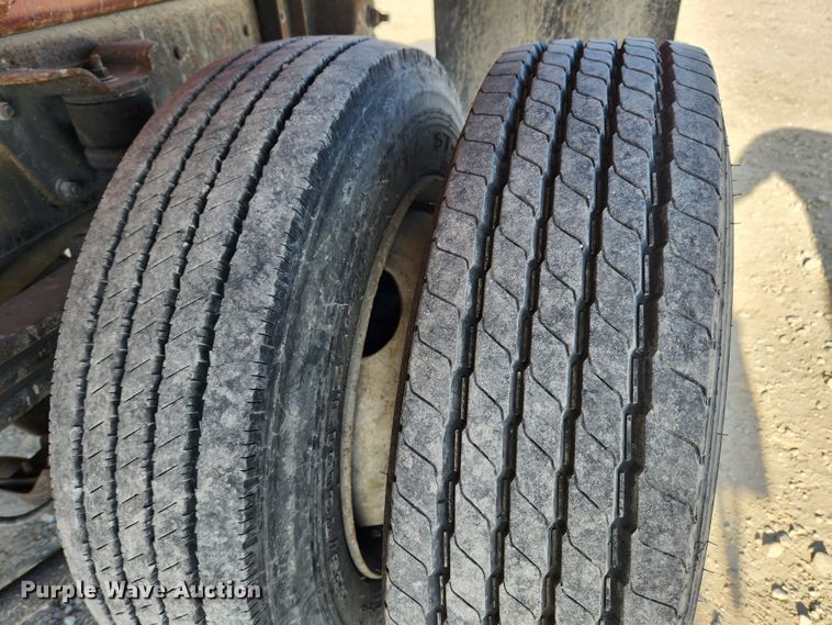 image for item DQ5376 2004 GMC C5500  dump truck