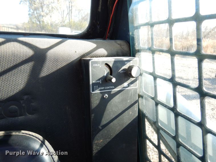 image for item DQ7267 1995 Bobcat 553  skid steer loader