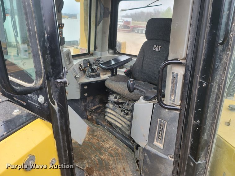 image for item DR3370 2012 Caterpillar D8T  dozer