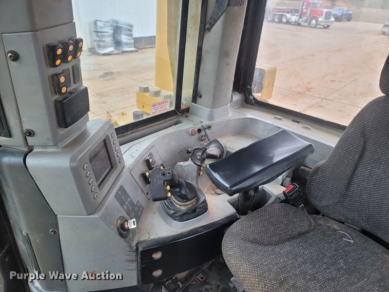 image for item DR3370 2012 Caterpillar D8T  dozer