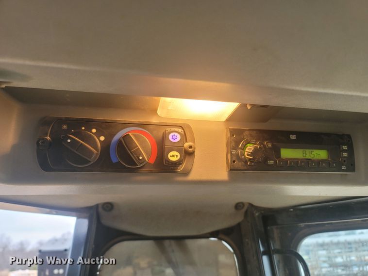 image for item DR3370 2012 Caterpillar D8T  dozer