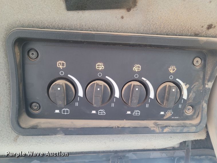 image for item DR3370 2012 Caterpillar D8T  dozer