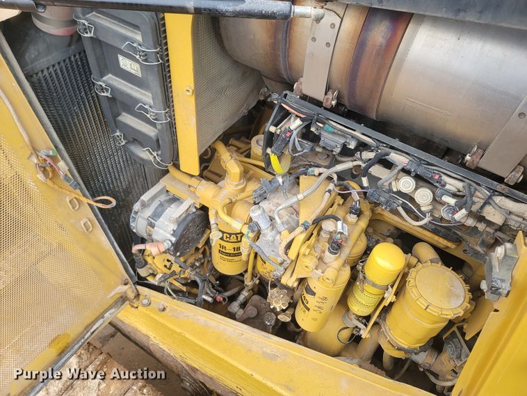image for item DR3370 2012 Caterpillar D8T  dozer
