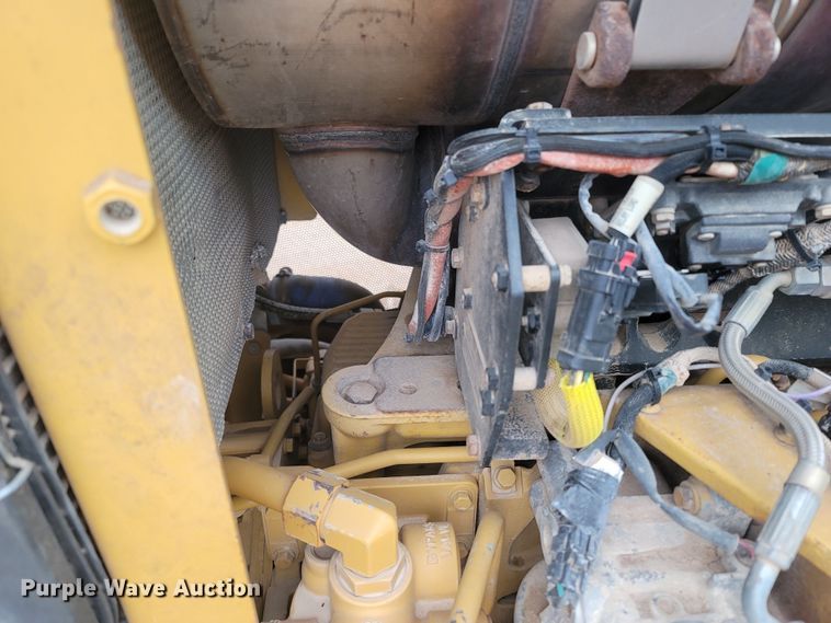 image for item DR3370 2012 Caterpillar D8T  dozer