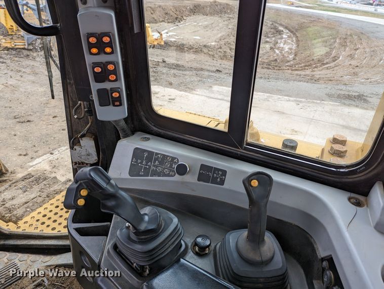 image for item DR6758 2018 Caterpillar D6T XL VP  dozer