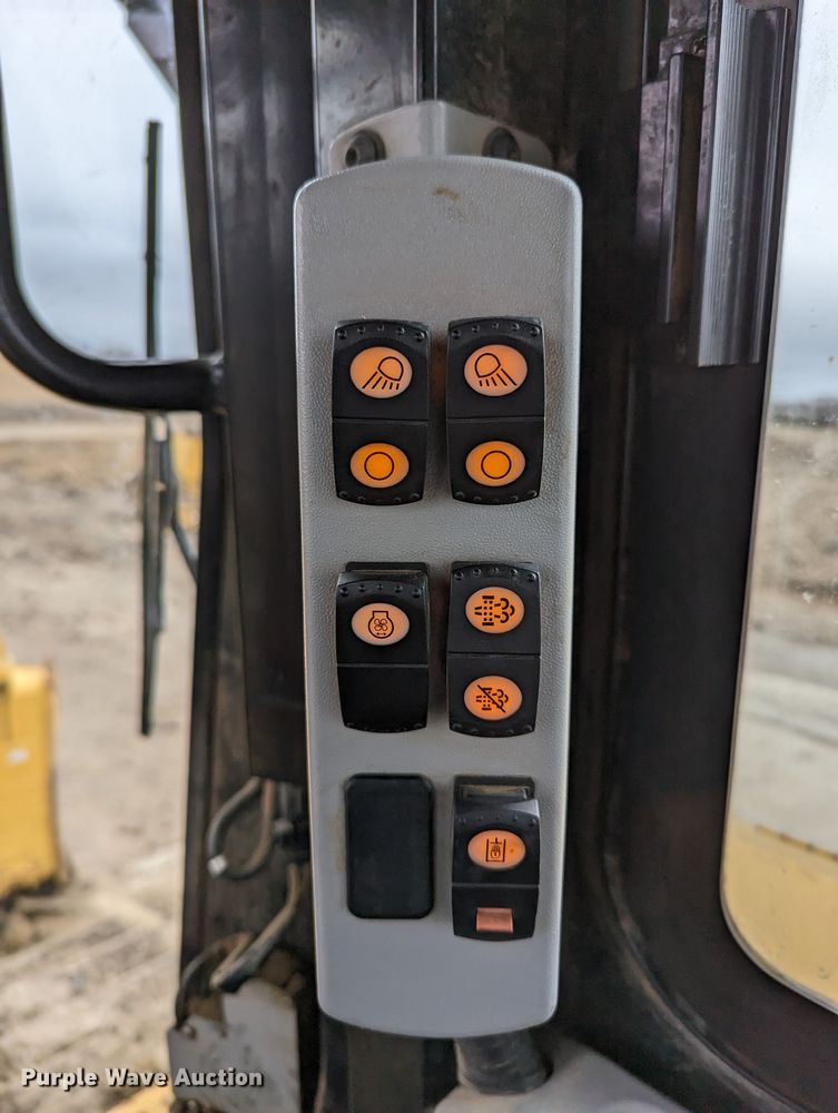 image for item DR6758 2018 Caterpillar D6T XL VP  dozer