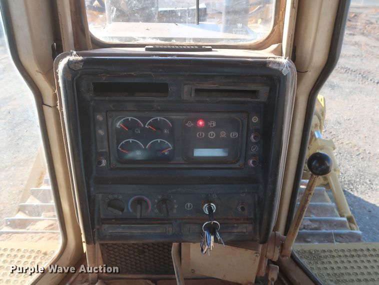 image for item DR6762 1998 Caterpillar D7R  dozer