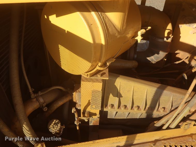 image for item DR6762 1998 Caterpillar D7R  dozer