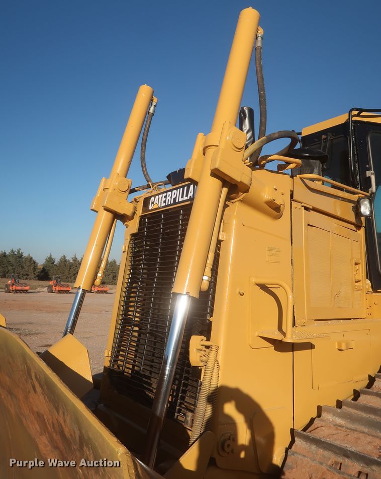 image for item DR6762 1998 Caterpillar D7R  dozer