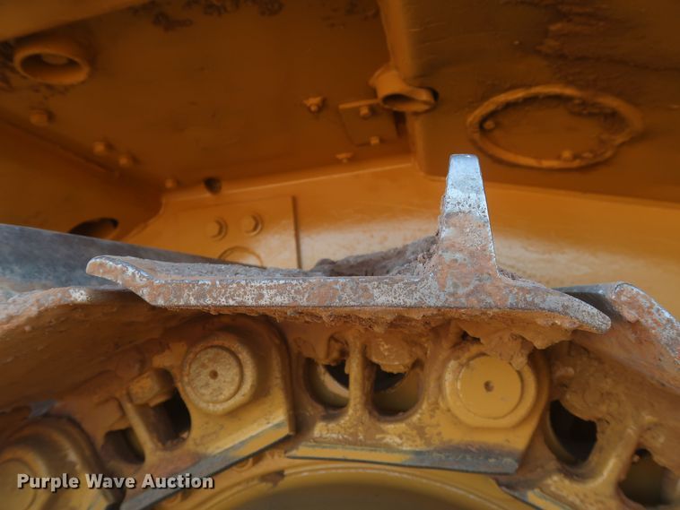 image for item DR6762 1998 Caterpillar D7R  dozer