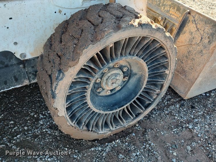 image for item DR6763 2015 Bobcat S630  skid steer loader