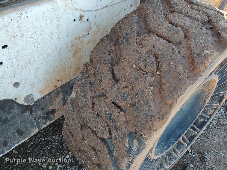 image for item DR6763 2015 Bobcat S630  skid steer loader