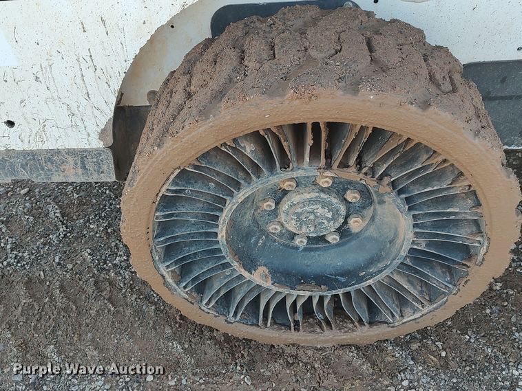 image for item DR6763 2015 Bobcat S630  skid steer loader