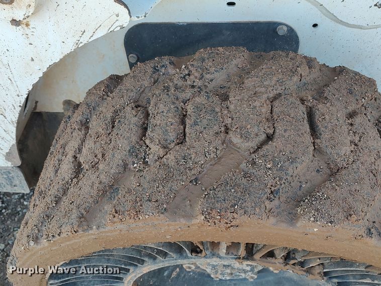 image for item DR6763 2015 Bobcat S630  skid steer loader