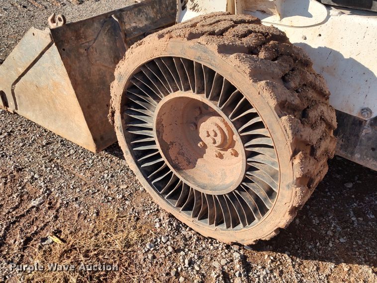 image for item DR6763 2015 Bobcat S630  skid steer loader