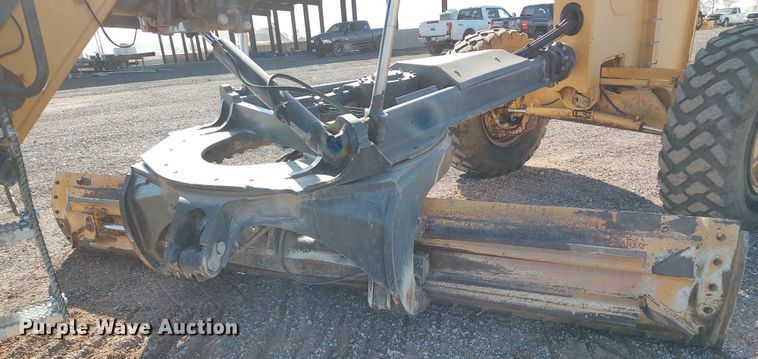 image for item DR6774 2012 John Deere 672G  motor grader