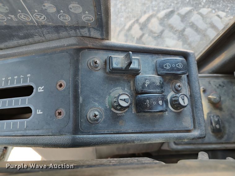 image for item DR6774 2012 John Deere 672G  motor grader