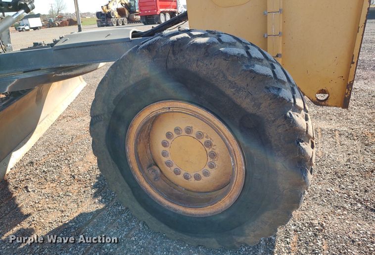 image for item DR6774 2012 John Deere 672G  motor grader