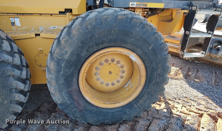 image for item DR6774 2012 John Deere 672G  motor grader