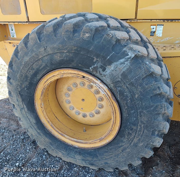 image for item DR6774 2012 John Deere 672G  motor grader