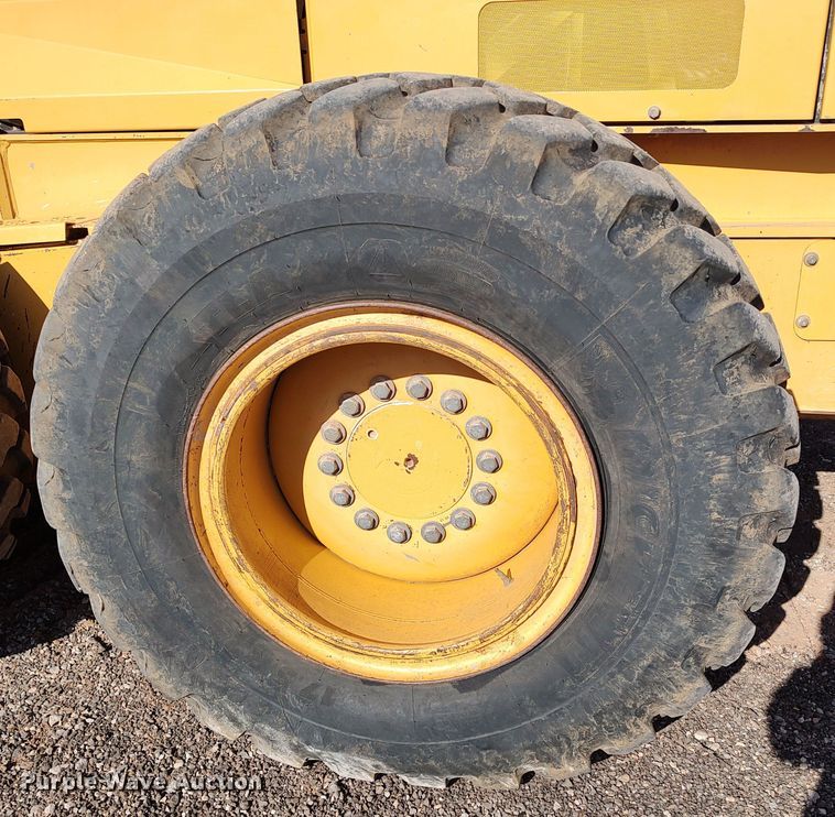 image for item DR6774 2012 John Deere 672G  motor grader