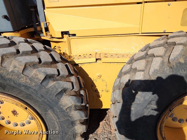 image for item DR6774 2012 John Deere 672G  motor grader