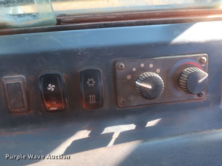 image for item DR6778 2013 John Deere 700K  dozer