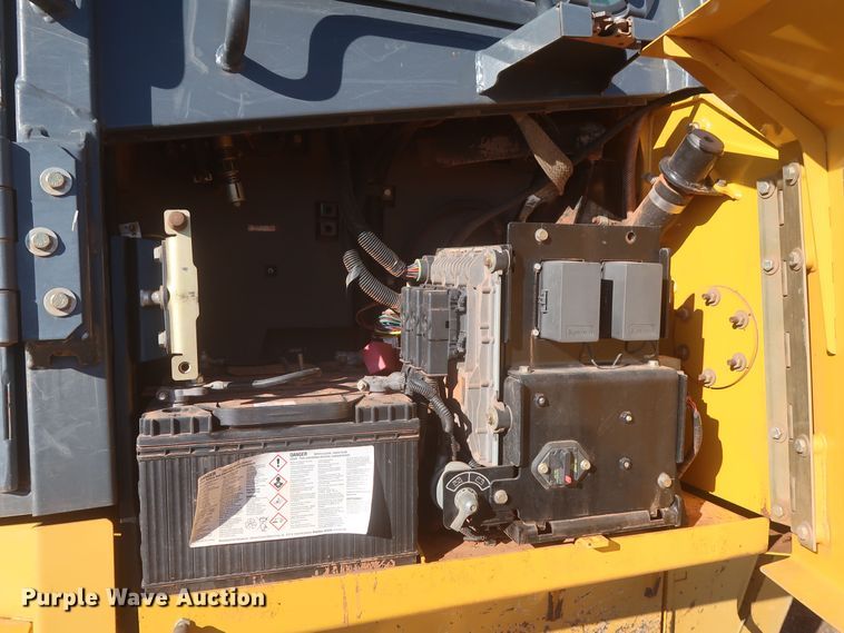 image for item DR6778 2013 John Deere 700K  dozer