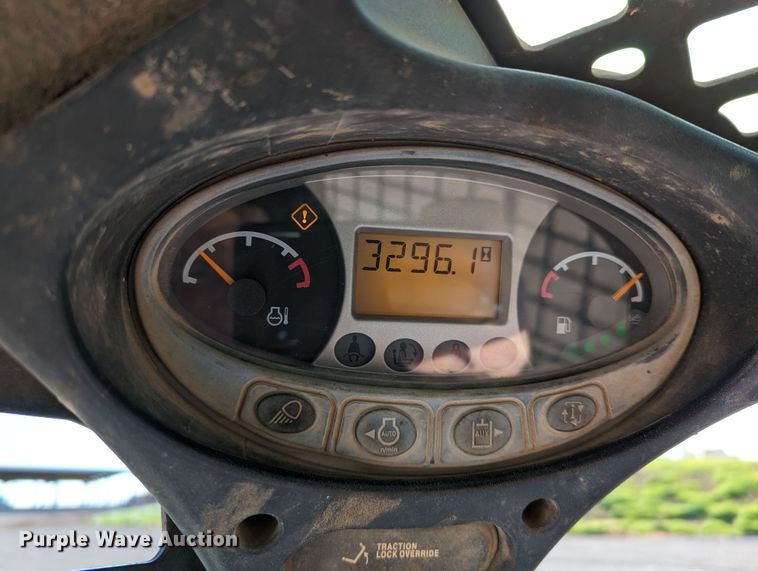 image for item DR6789 2016 Bobcat T870  tracked skid steer loader