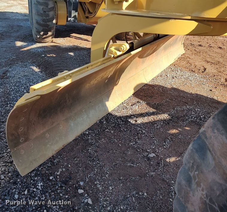 image for item DR6794 2006 Caterpillar 140H  motor grader