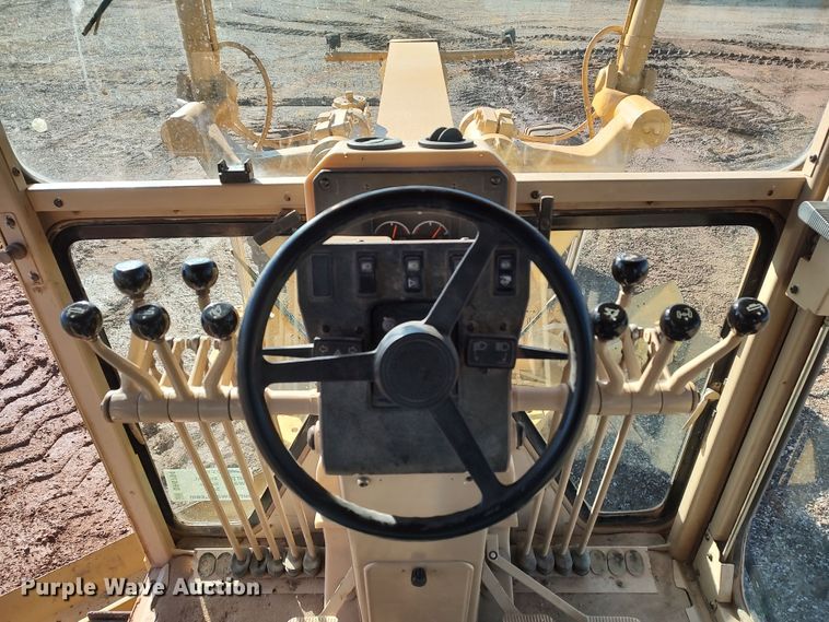 image for item DR6794 2006 Caterpillar 140H  motor grader