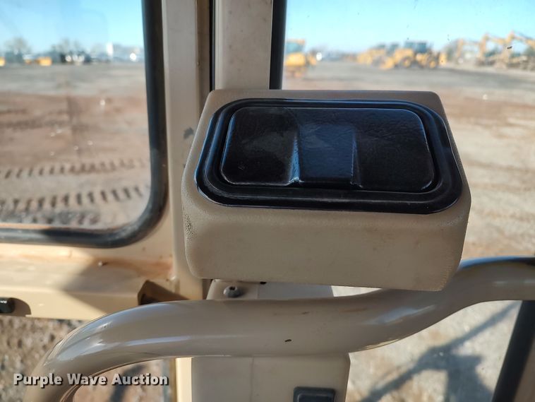 image for item DR6794 2006 Caterpillar 140H  motor grader