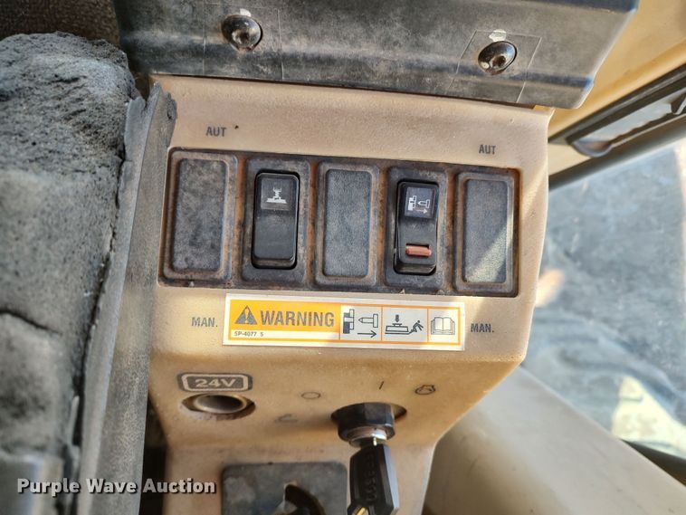 image for item DR6794 2006 Caterpillar 140H  motor grader