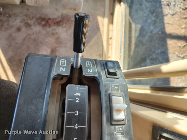 image for item DR6794 2006 Caterpillar 140H  motor grader