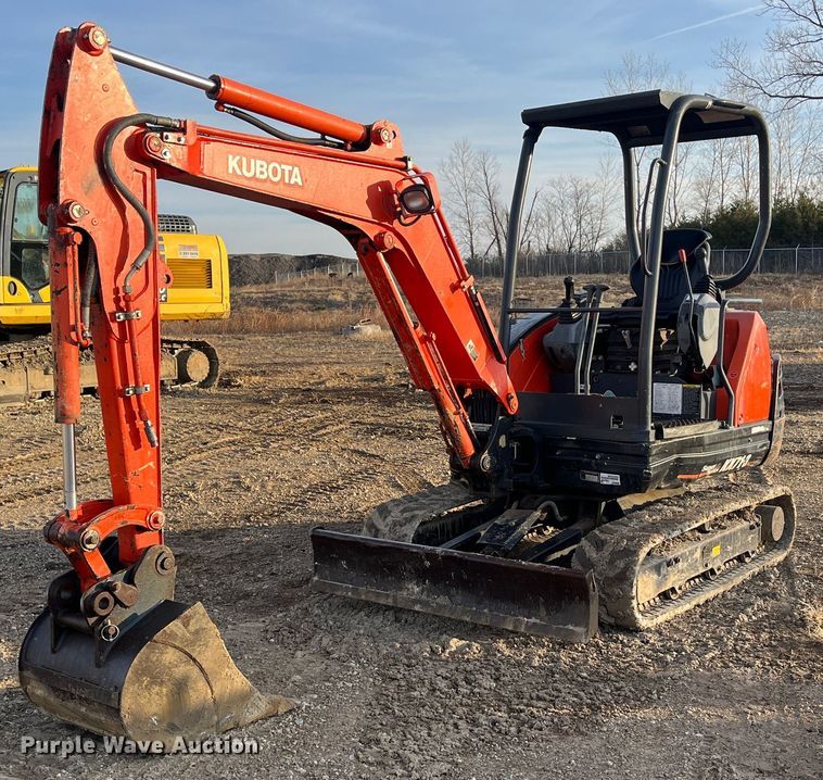 image for item DR7370 2014 Kubota KX71-3  mini excavator