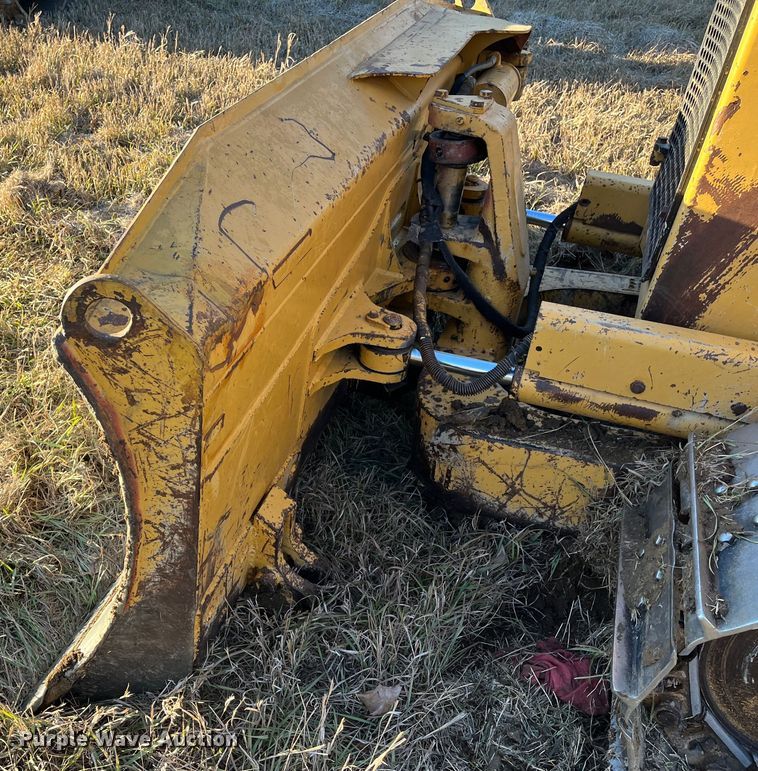 image for item DR7387 1997 Caterpillar D5M XL  dozer