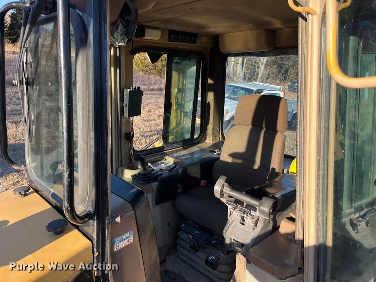 image for item DR7387 1997 Caterpillar D5M XL  dozer