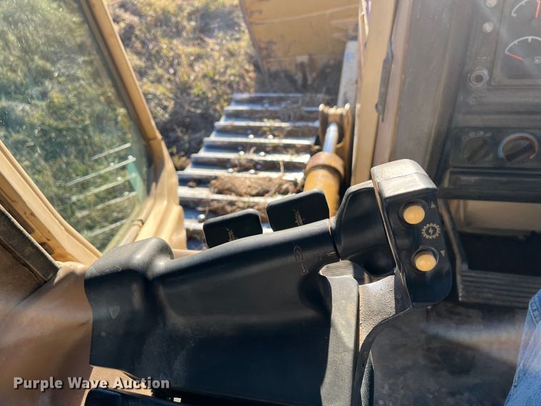 image for item DR7387 1997 Caterpillar D5M XL  dozer