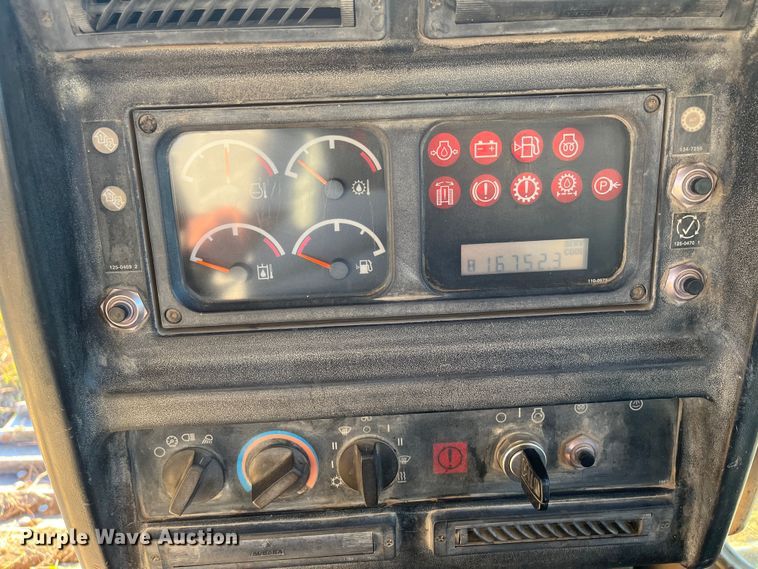 image for item DR7387 1997 Caterpillar D5M XL  dozer