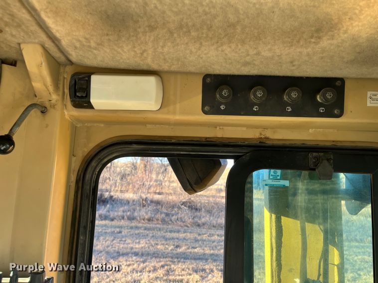 image for item DR7387 1997 Caterpillar D5M XL  dozer