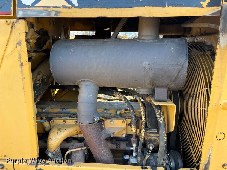 image for item DR7387 1997 Caterpillar D5M XL  dozer