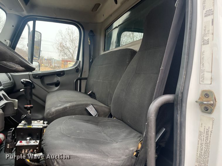 image for item DR7398 2007 Freightliner Businesss Class M2  dump truck