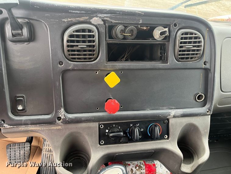 image for item DR7398 2007 Freightliner Businesss Class M2  dump truck