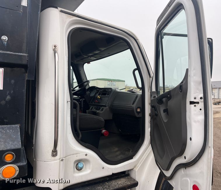 image for item DR7398 2007 Freightliner Businesss Class M2  dump truck