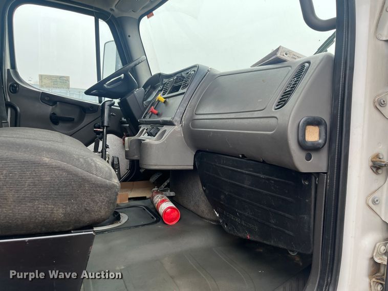 image for item DR7398 2007 Freightliner Businesss Class M2  dump truck