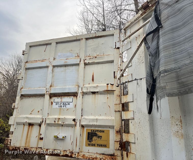 image for item DR7413 2002 Steco  refuse trailer