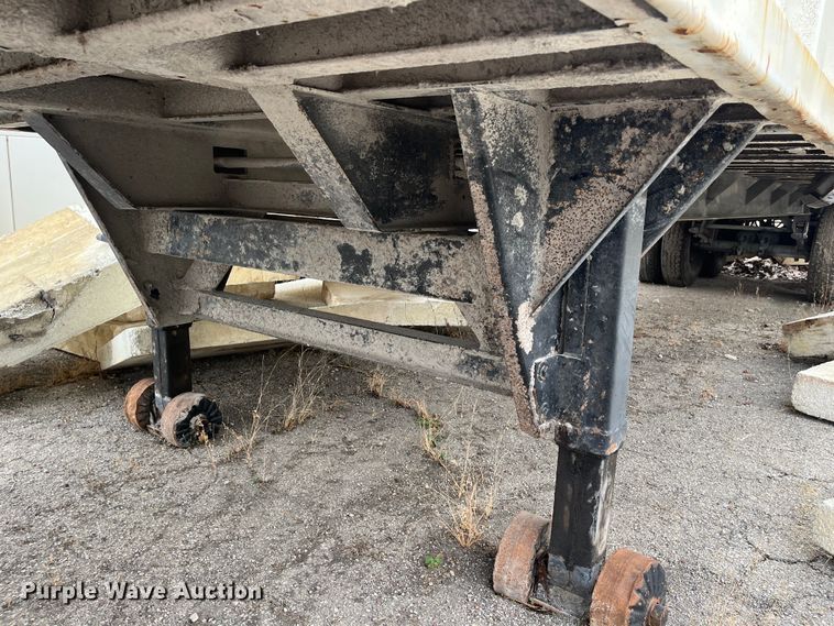 image for item DR7413 2002 Steco  refuse trailer