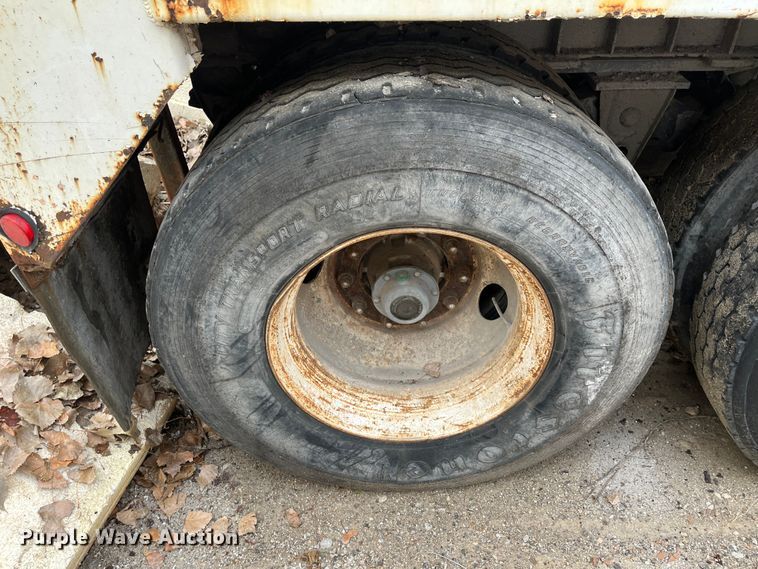 image for item DR7413 2002 Steco  refuse trailer