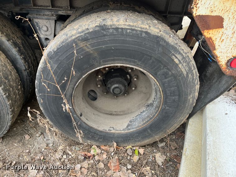 image for item DR7413 2002 Steco  refuse trailer